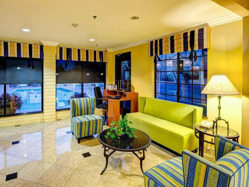 Holiday Inn Express San Diego - Rancho Bernardo, An Ihg Hotel Екстериор снимка